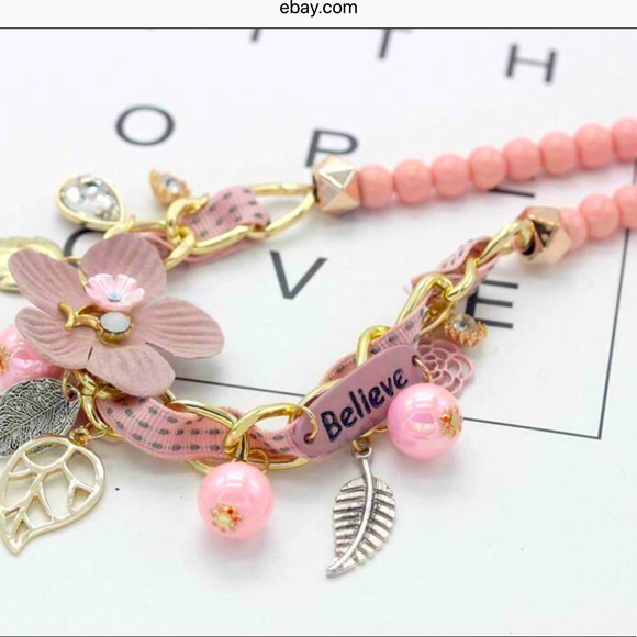 New BetseyJohnson Flower 🌸 Necklace